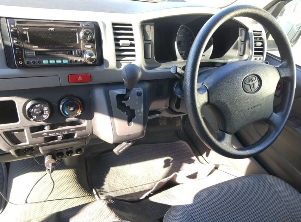 Toyota , sesuai untuk road trip, cuti keluarga atau couple getaway. 4